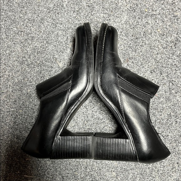 White Mountain Shoes - Picture 3 of 9